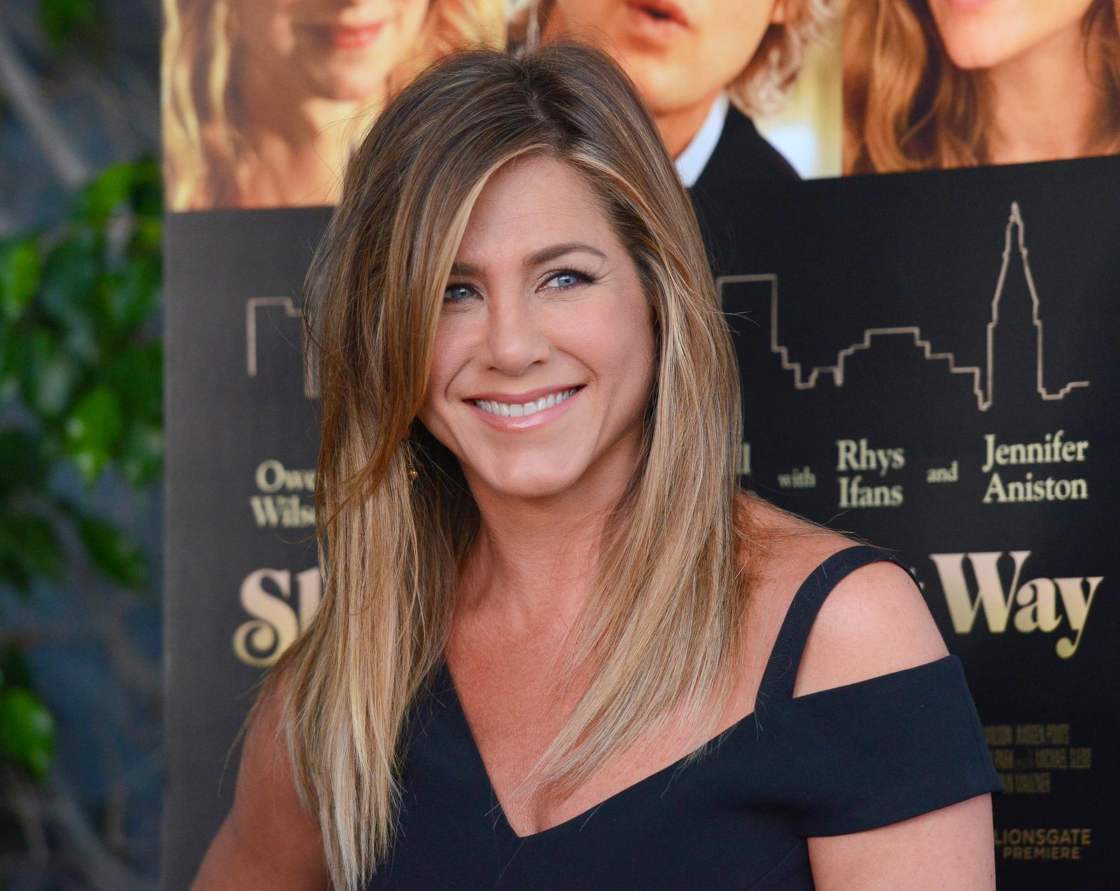 Jen Aniston's Surgery Secrets — She Gets Botox & Fillers, Docs Say