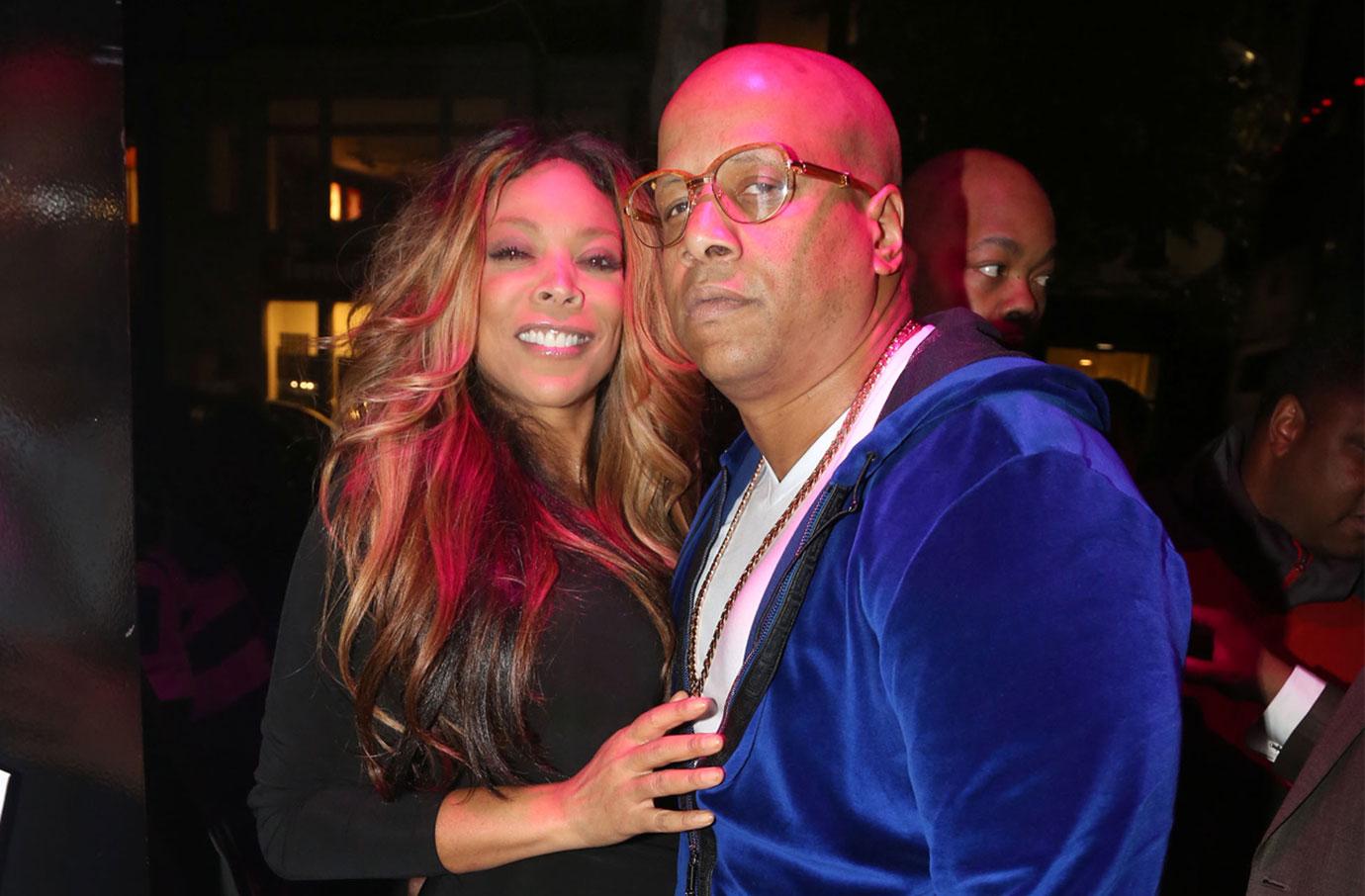 Wendy Williams Ditches Wedding Ring Amid Marital & Addiction Woes