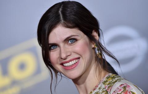 Alexandra Daddario was radiant in a floral print dress at the Solo premiere {full frontal nudity}.