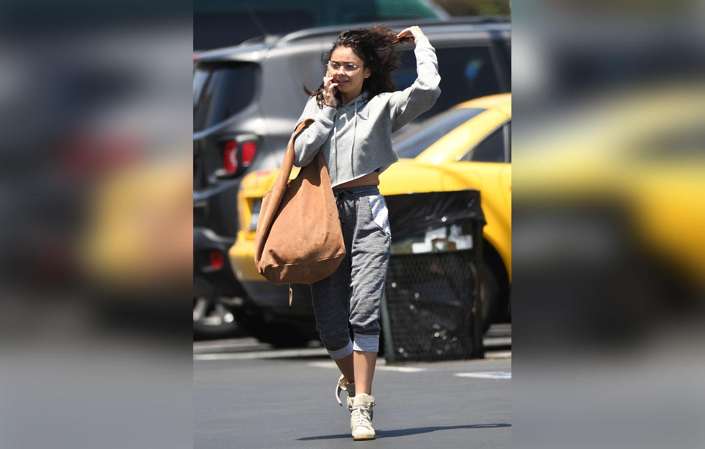 Sarah Hyland Swollen Face Hospitalized