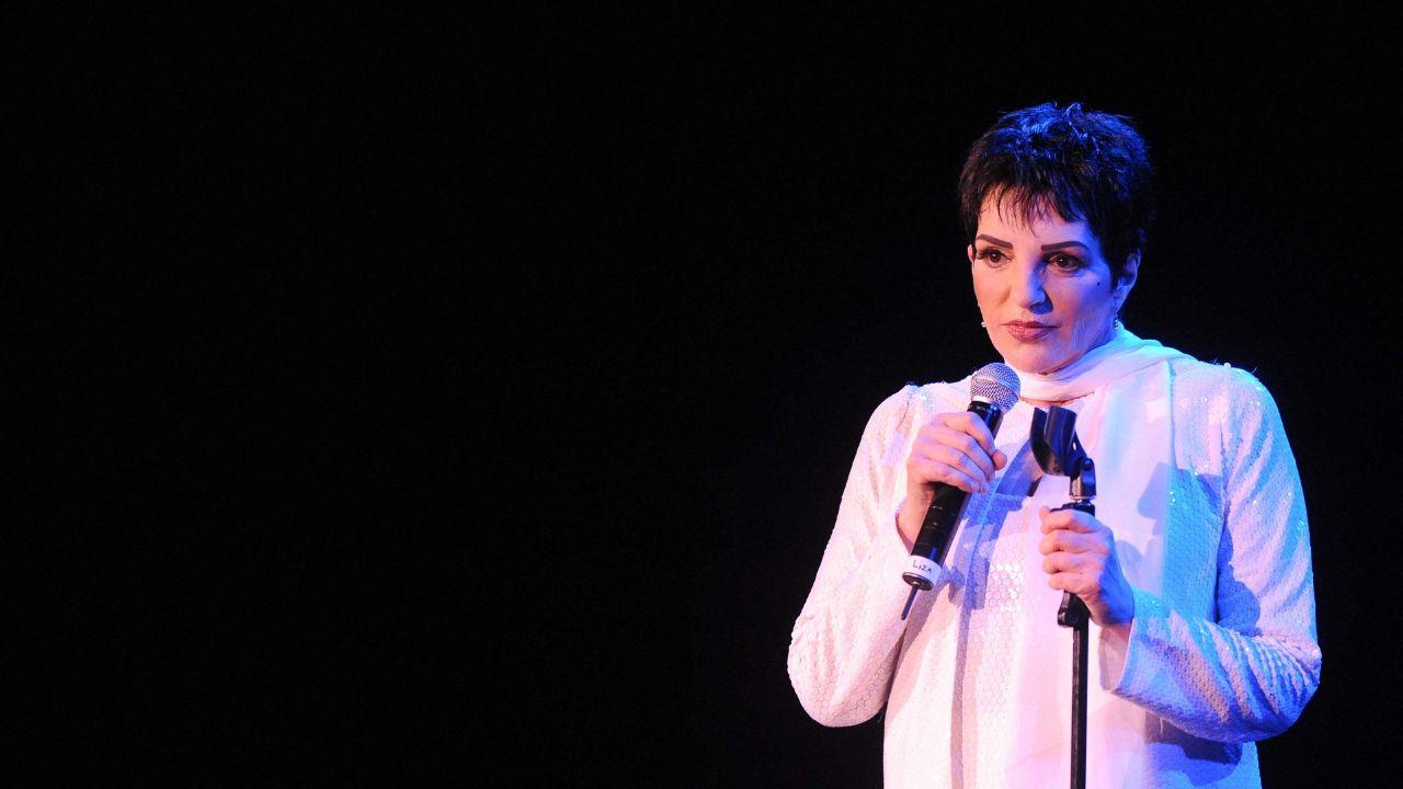 Liza Minnelli accidentally boarded a real bus instead of a prop during filming.
