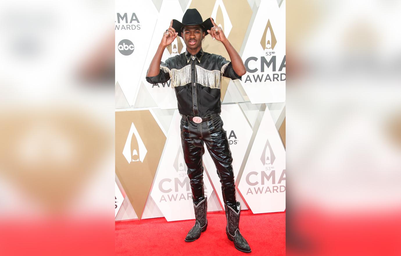 See All The Stars Y’all! Country Music Awards 2019 Red Carpet Celebrity Arrivals