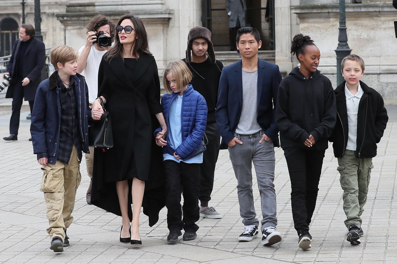 Angelina Jolie With Her Children Arrives To Diner In Paris NB   Imagelinkglobal ILG: Product: ILEA000767263｜Photos & Images & Videos｜KYODO  NEWS IMAGES INC