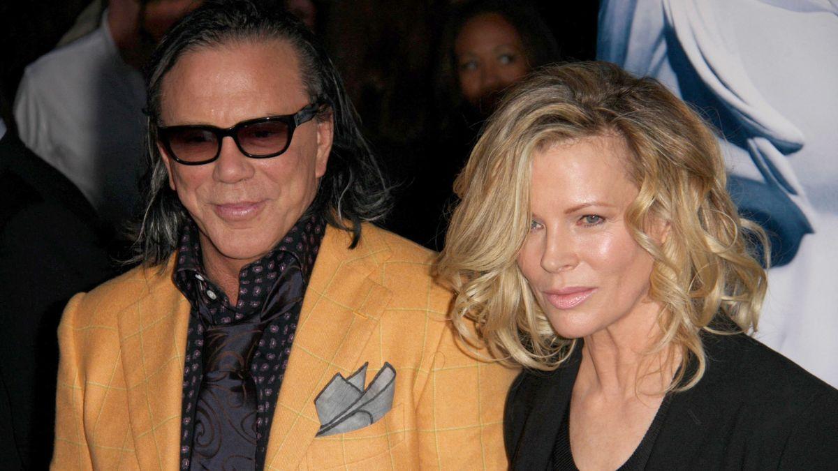 Kim Basinger has reached out to help Mickey Rourke, the fallen 'Wrestler' star, in Hollywood.