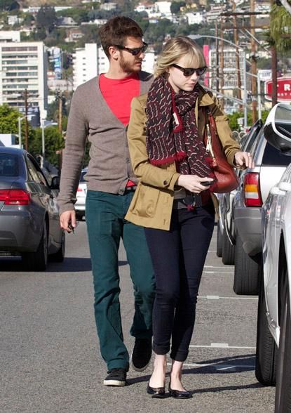 //emma stone andrew garfield puppy shopping
