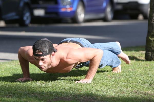 //scott eastwood exercises shirtless