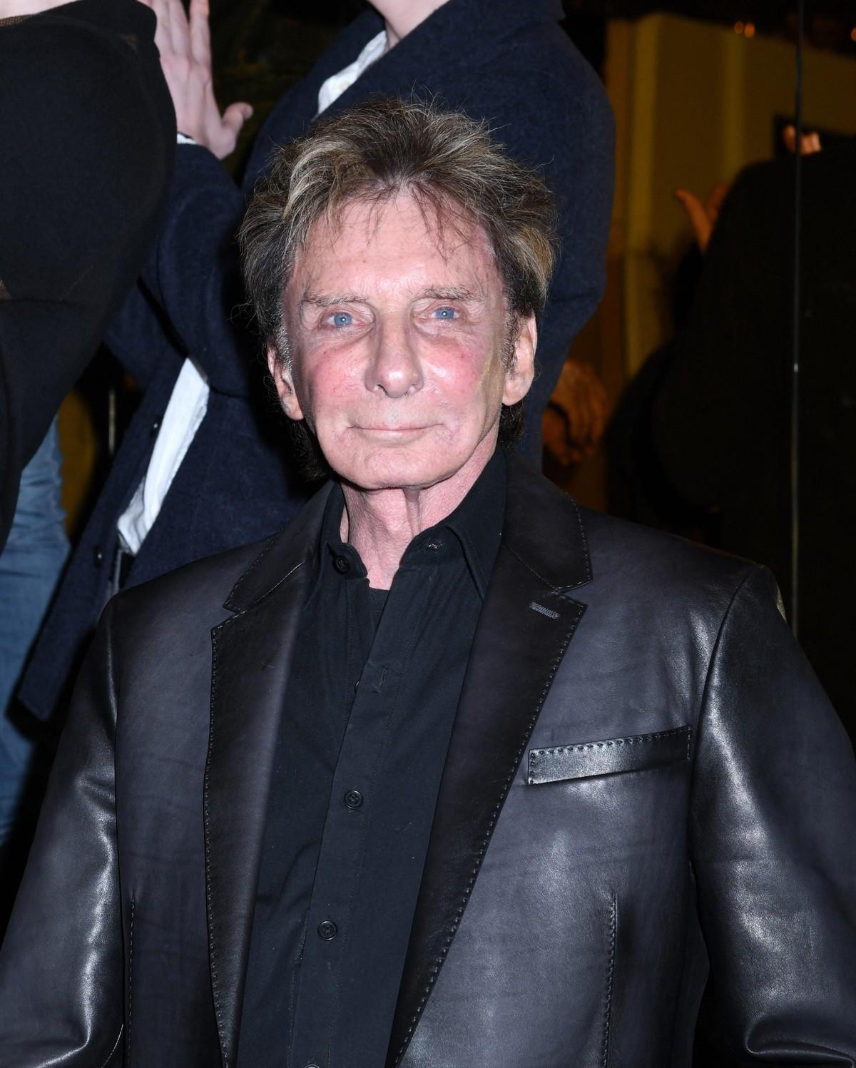 Manilow was seen vaping days before lung surgery, sparking concern among loved ones over his health.