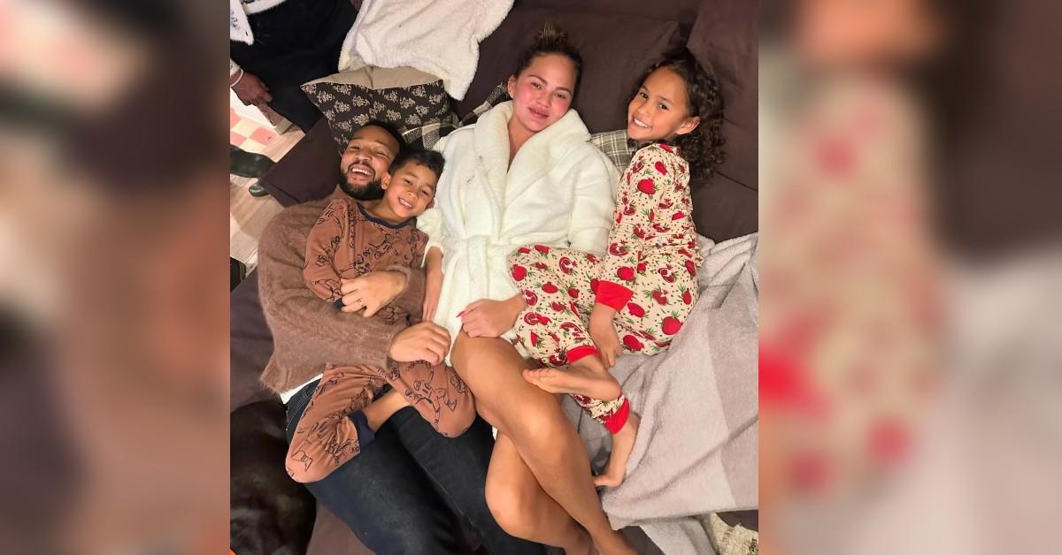 tone deaf chrissy teigen selfie closet evacuate mansion amid california wildfires