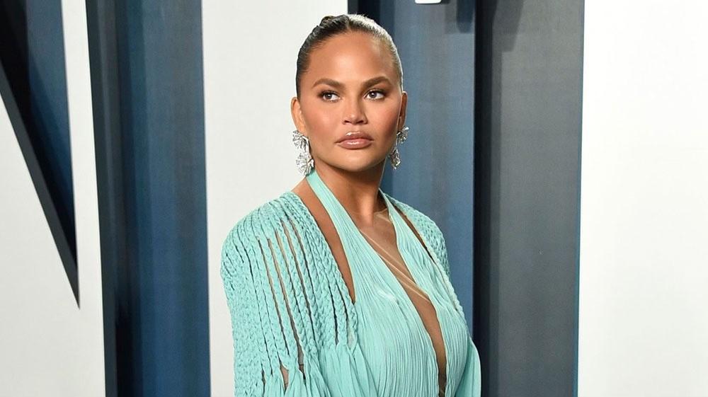 Chrissy Teigen Reveals That She’s 4 Weeks Sober After Pregnancy Loss