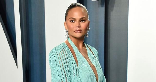 Chrissy Teigen Reveals That She’s 4 Weeks Sober After Pregnancy Loss