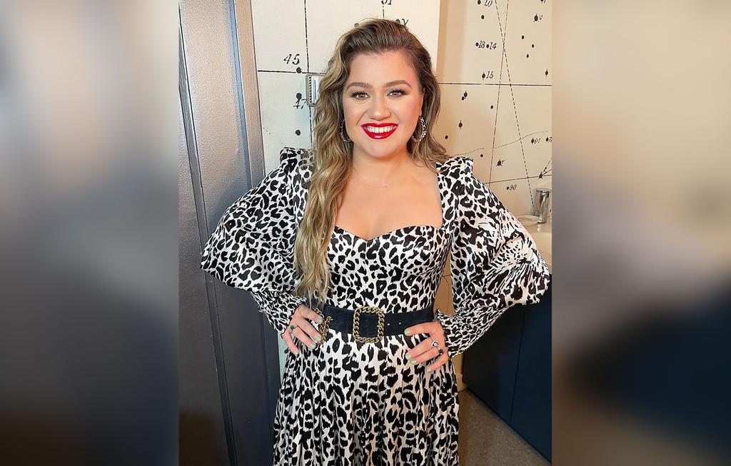 Kelly Clarkson Replaces Wedding Ring With Black Diamond After Prenup Win