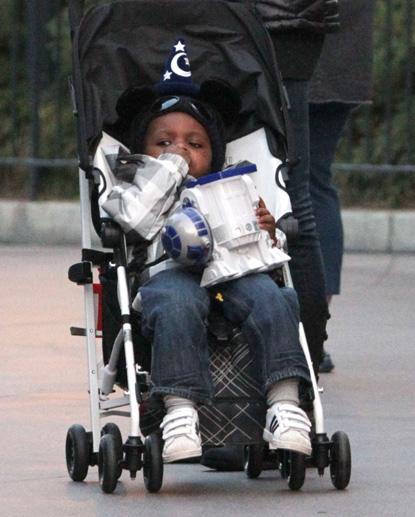 //sandra bullock louis bardo melissa mccarthy disneyland