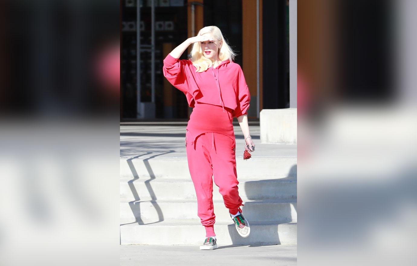 Gwen Stefani Dresses In Red For Holidays Pregnancy Rumors