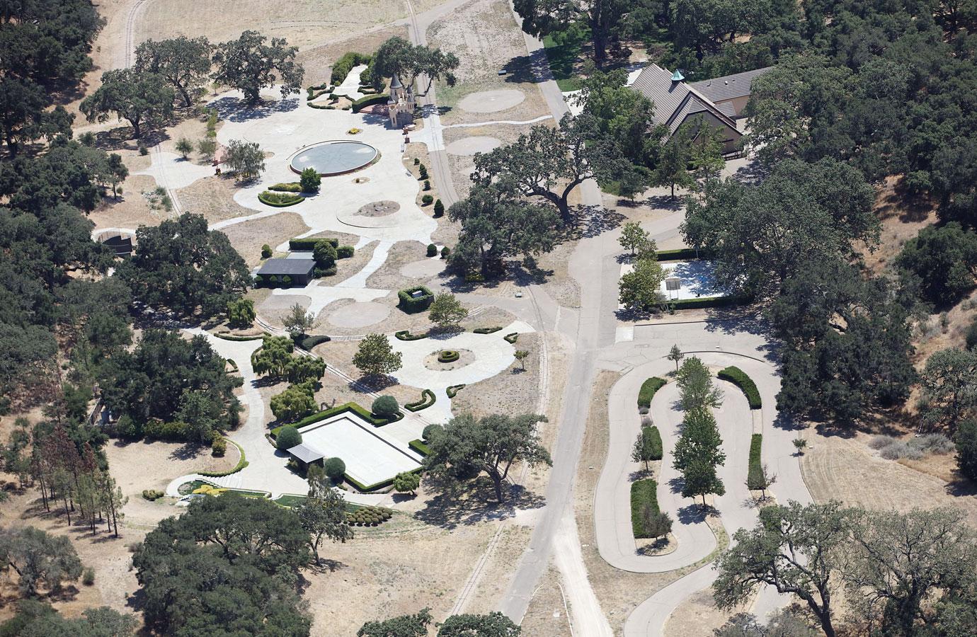 //paris prince blanket abandon neverland ranch