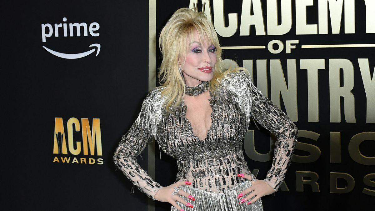 Dolly Parton's Lips Look Unrecognizable in Shocking Throwback Photos