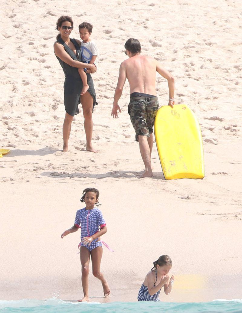 Halle Berry Divorce Olivier Martinez Vacation Mexico