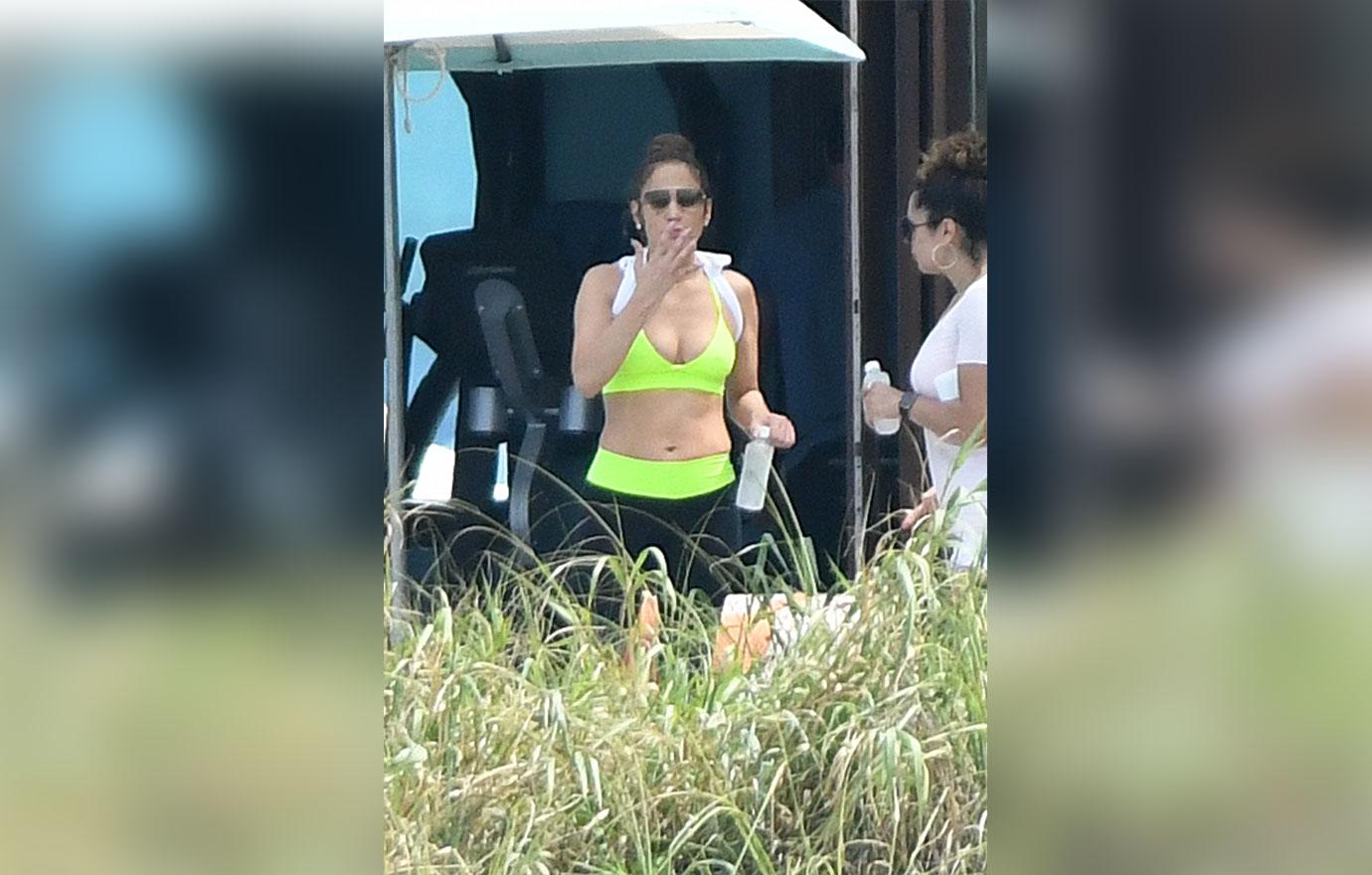 Jennifer Lopez Green Bra Bahamas