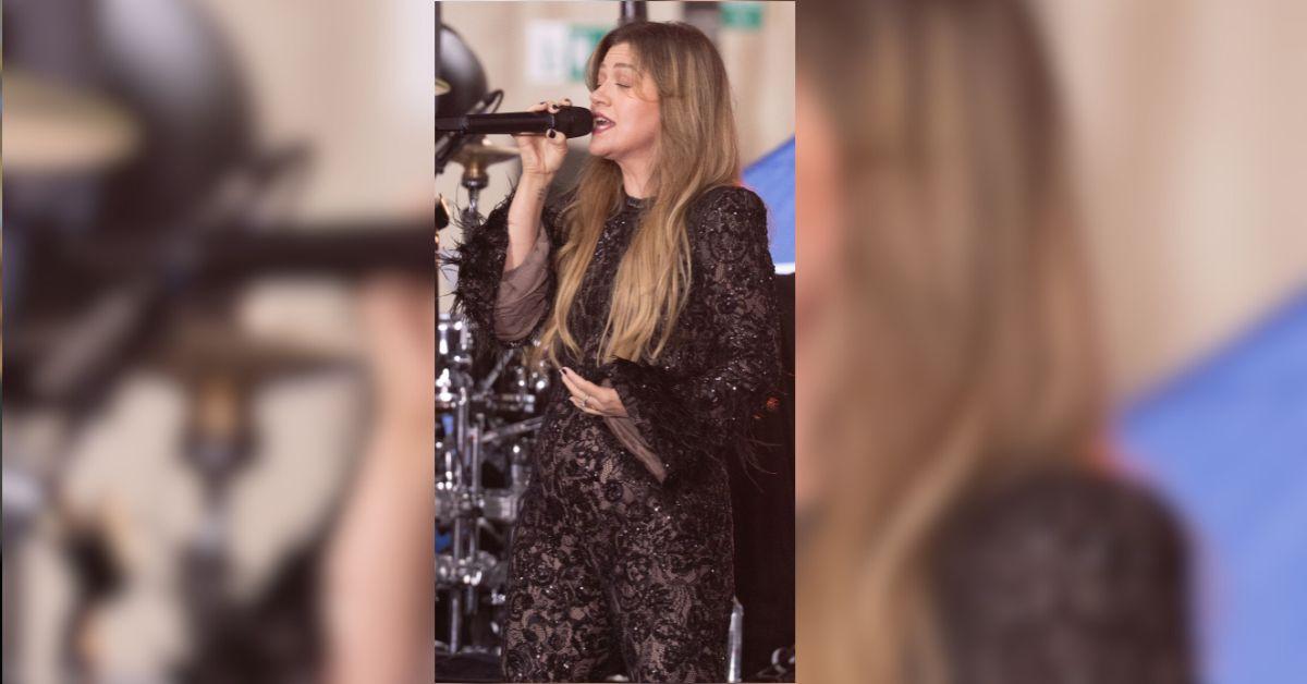 Photo of Kelly Clarkson