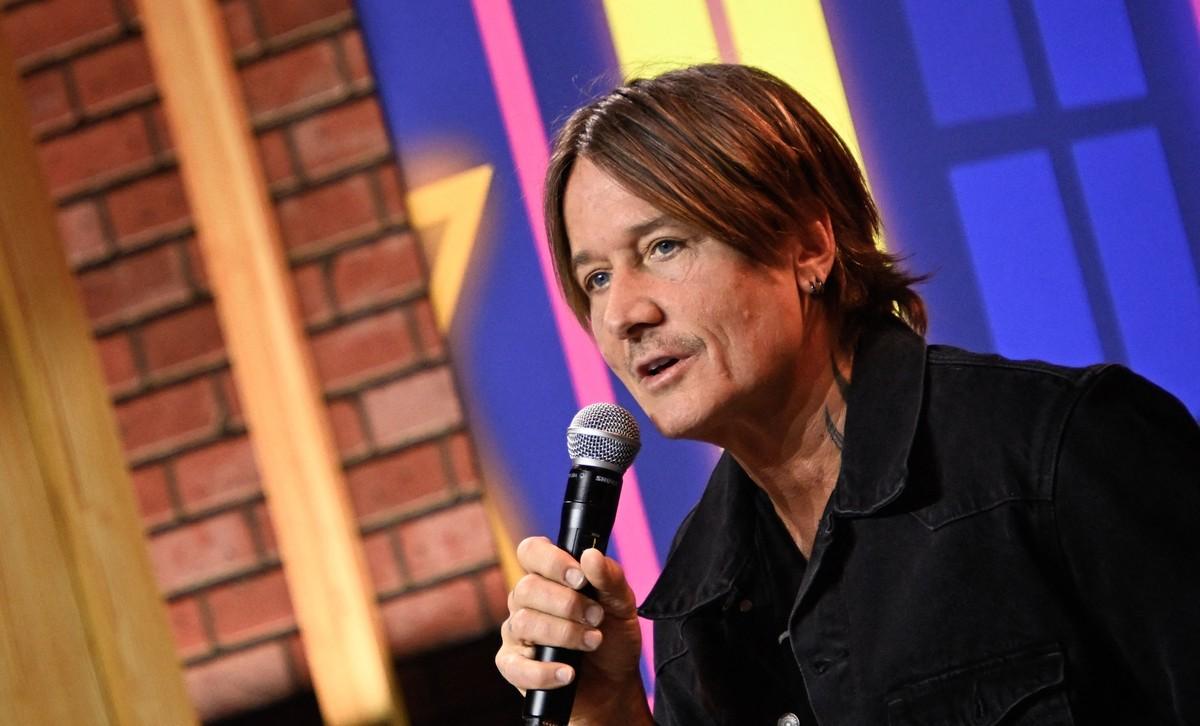 Keith Urban has reportedly held off on publicly revealing a new romance before Nicole Kidman does.