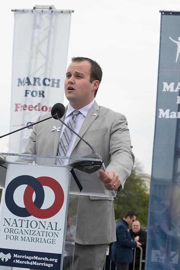 //josh duggar hypocrite cheating scandal