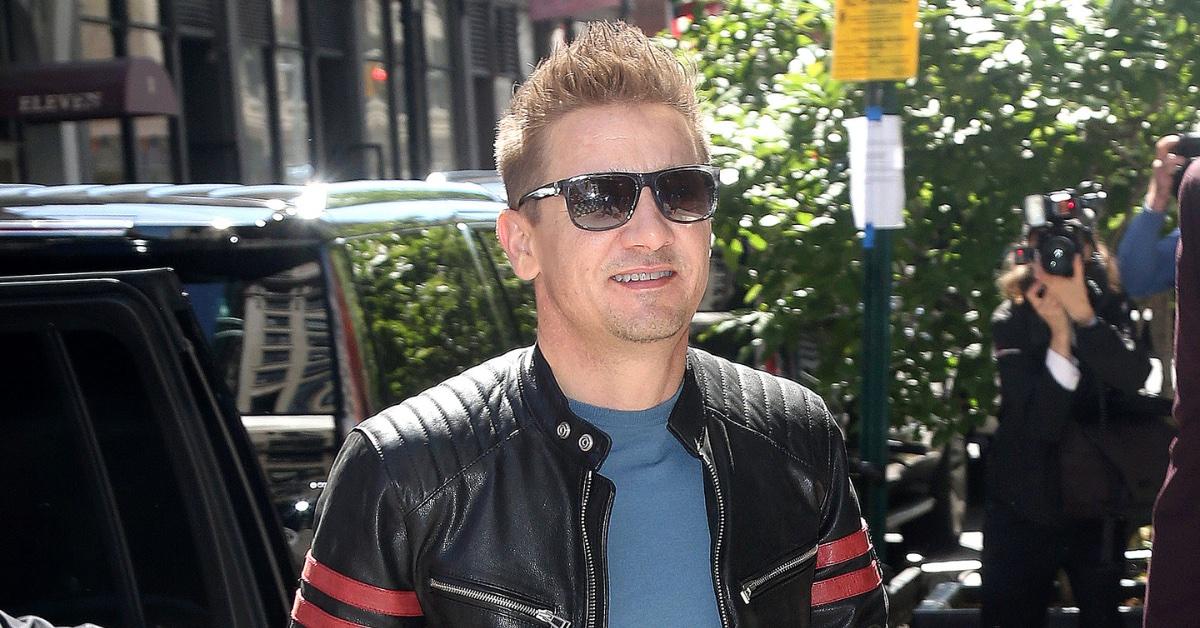 jeremy renner  call torso crushed difficulty breathing plowing accident