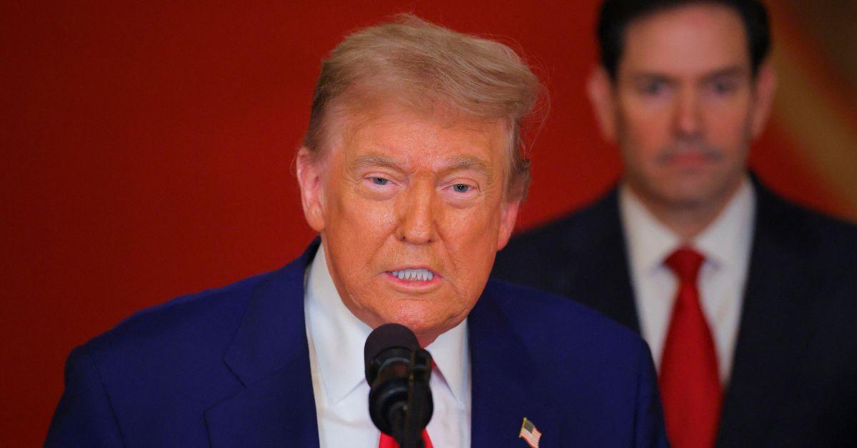 donald trump hand bruise iran war room dr strangelove world war