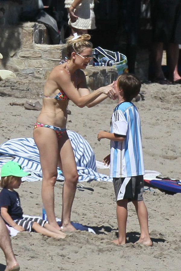 Chris Martin & Kate Hudson At the Beach