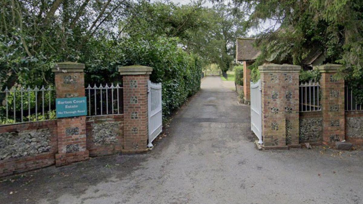 Photo of Barton Court Estate gate