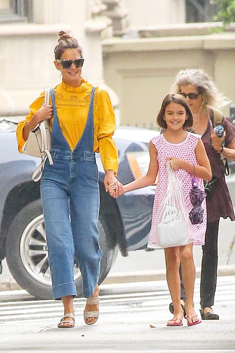 Katie Holmes And Suri Cruise Go For A Stroll In New York