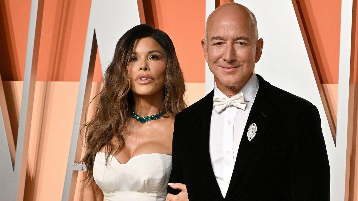 picture of Lauren Sánchez and Jeff Bezos