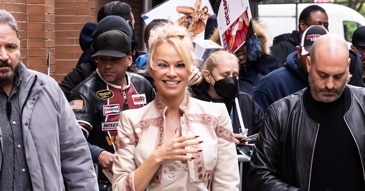 pamela anderson begged tommy lee reconcile after divorce