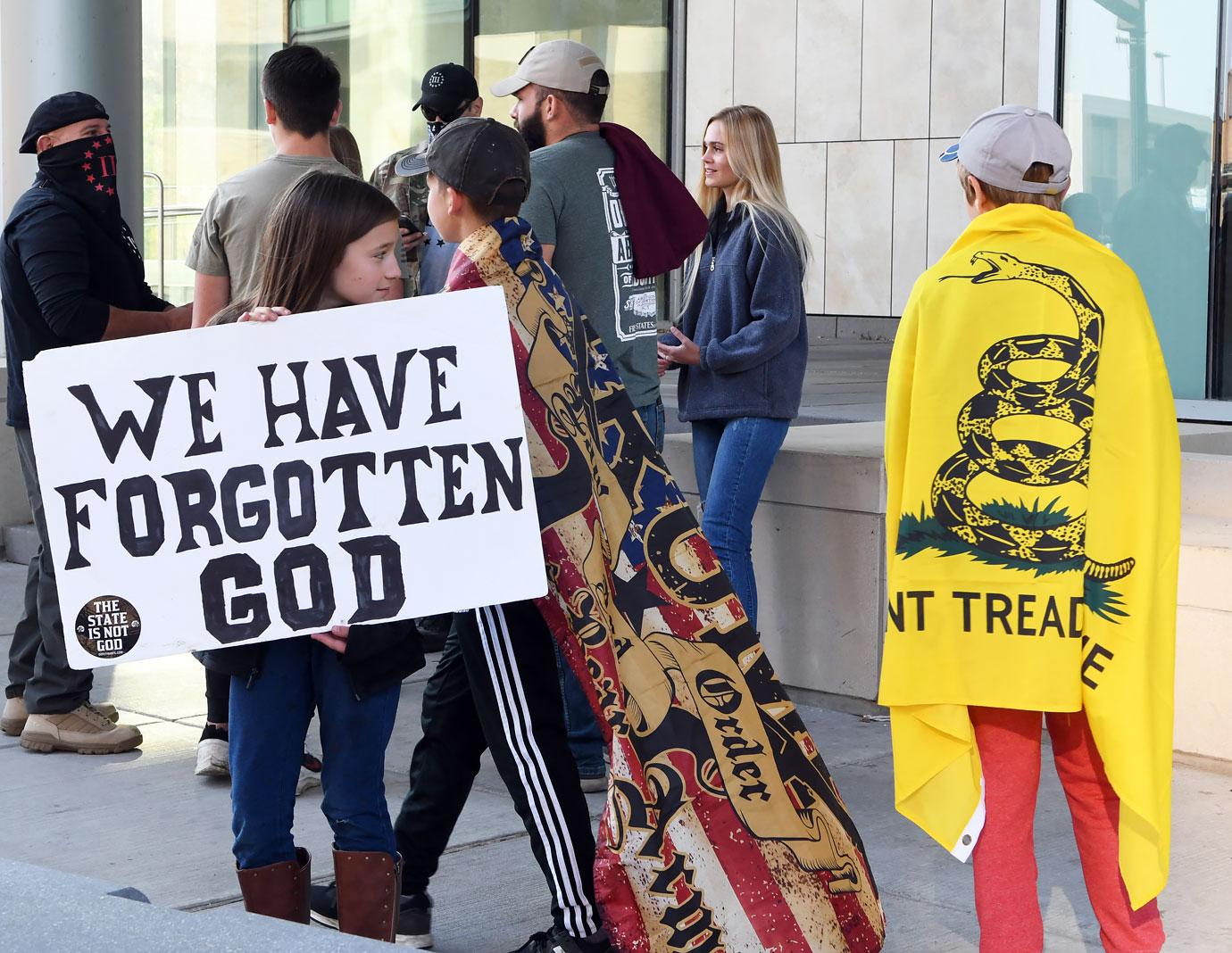 blm kyle rittenhouse supporters clash kenosha courthouse jury deliberations r