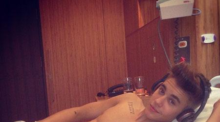 Justin Bieber shirtless