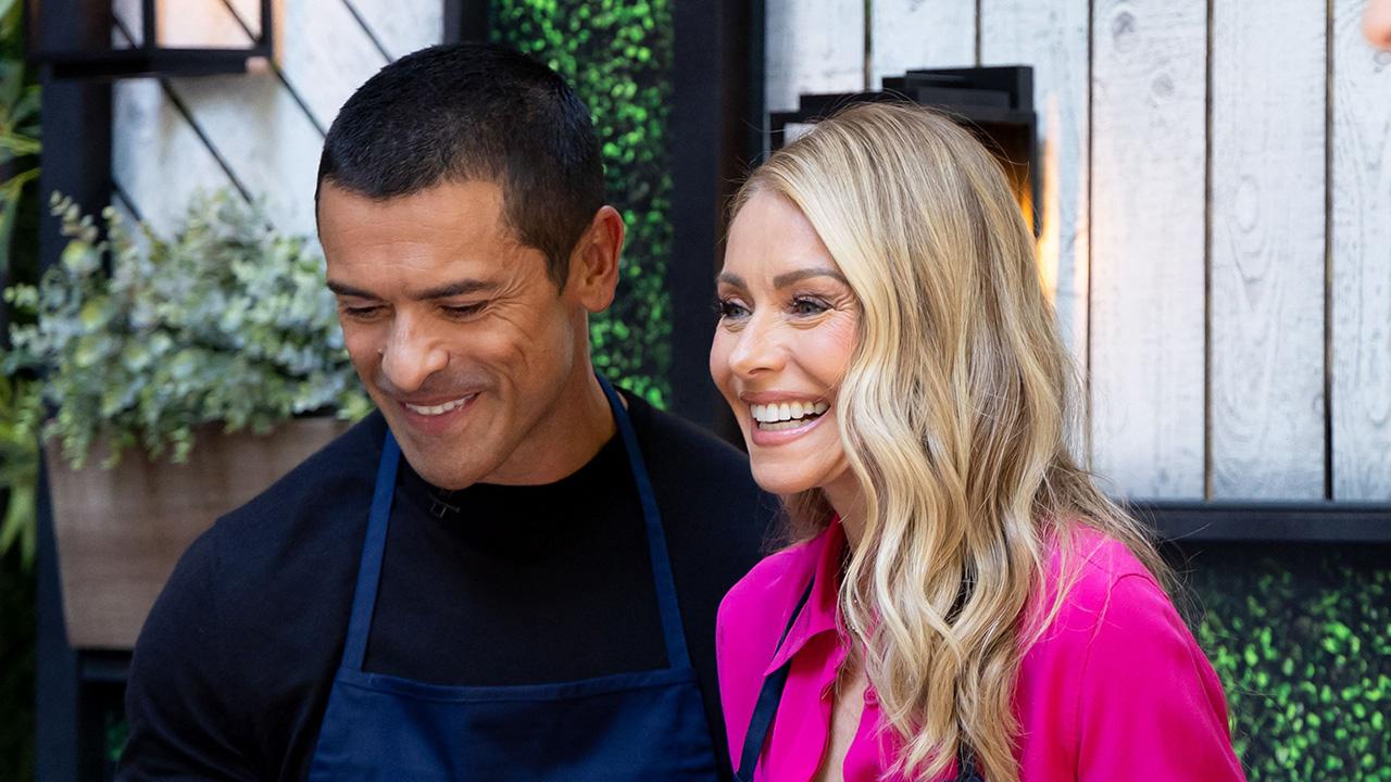 Kelly Ripa and Mark Consuelos eloped in Las Vegas.