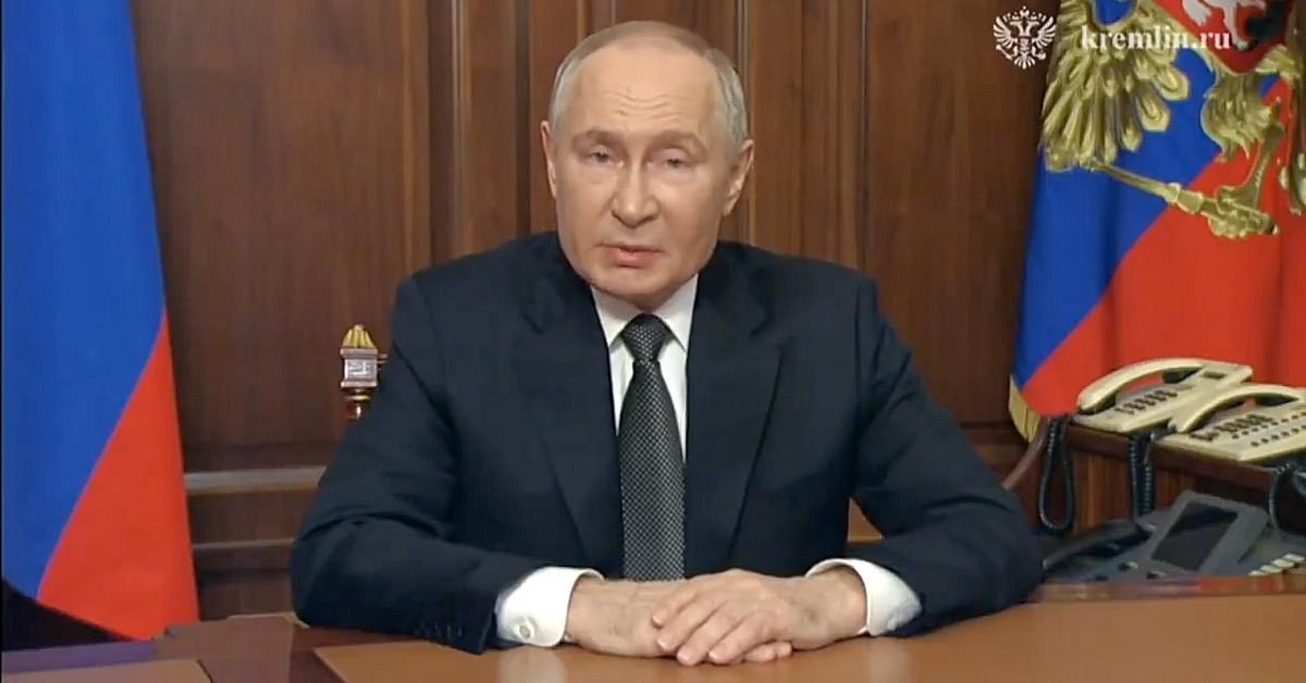 timelapse footage vladimir putin hands frozen after vanish