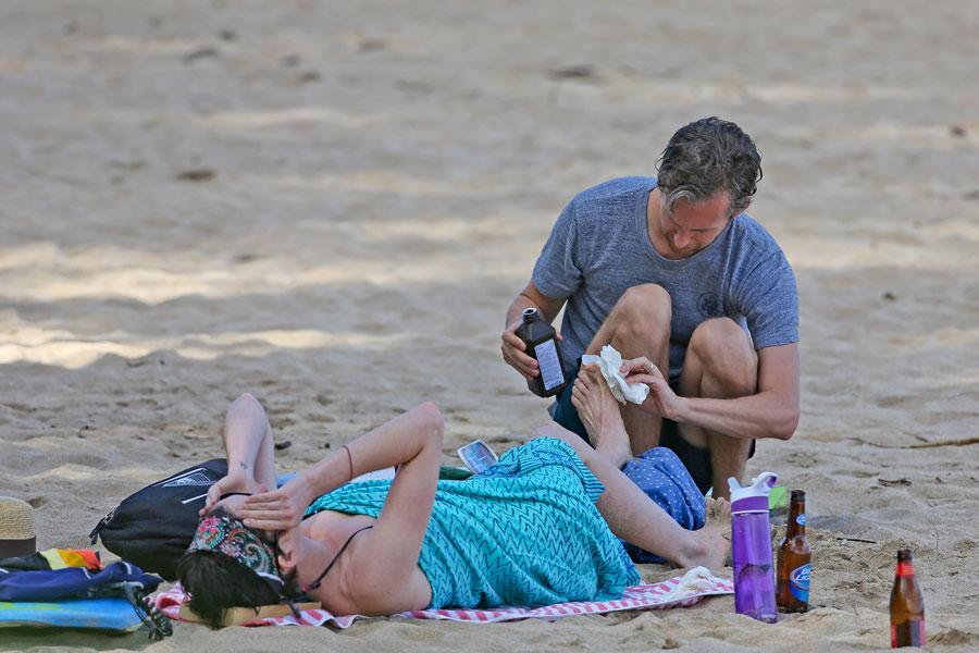 //anne hathaway injured beach