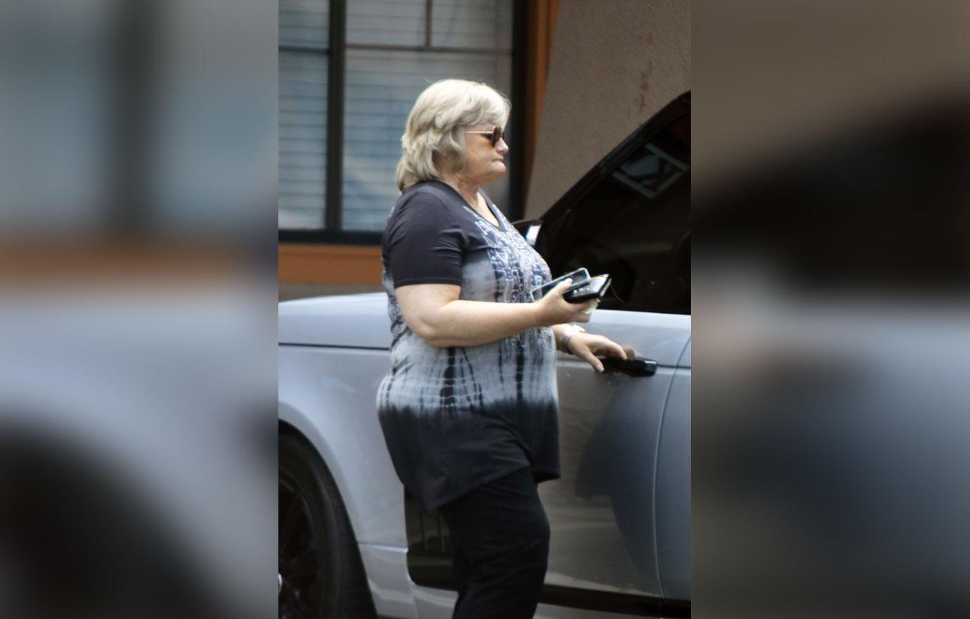 Cancer Stricken Debbie Rowe Has Lunch With Friends