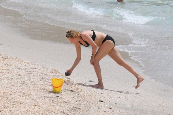 Uma Thurman Shows Off Bikini Body In St. Barts