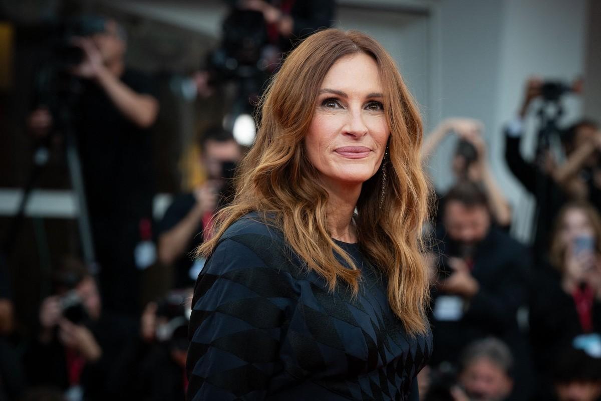 Julia Roberts was among the regular guests at Clooney's Lake Como villa, according to a source.