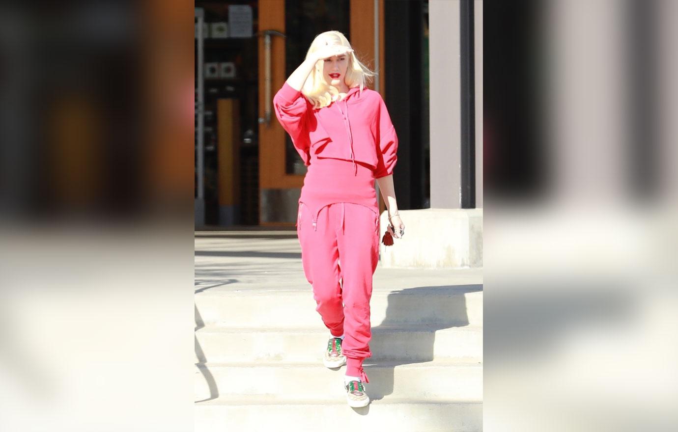 Gwen Stefani Dresses In Red For Holidays Pregnancy Rumors