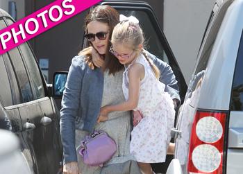 //jennifer garner wardrobe malfunction splash