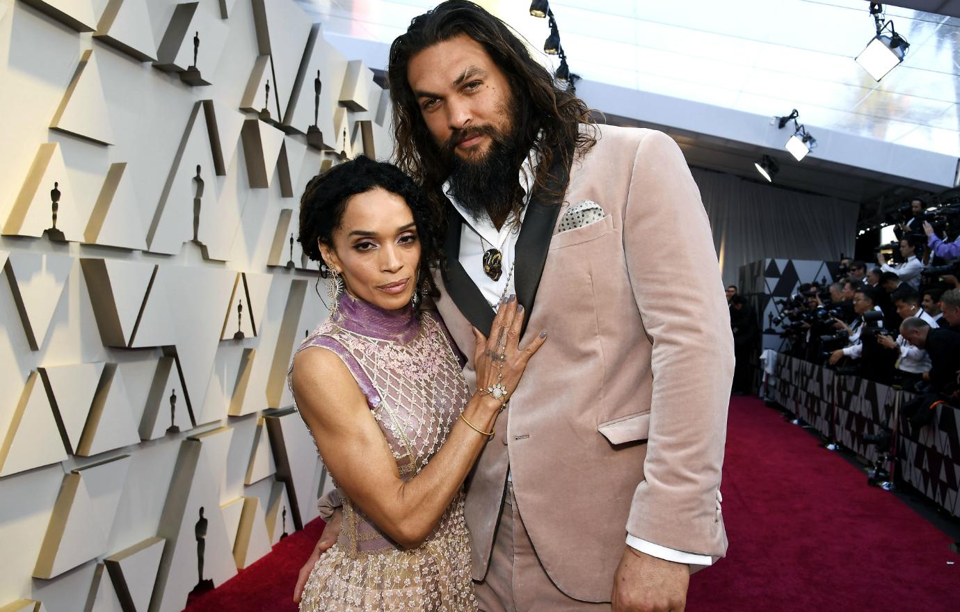 Jason Momoa and Lisa Bonet were pretty in pink at the 2019 Oscars as both wore duds designed by Karl Lagerfeld on the world’s biggest stage.