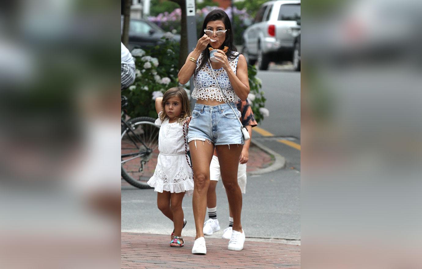 //Kourtney kardashian kids scott disick vacation