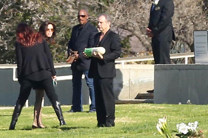 //carrie fisher debbie reynolds funeral cemetery billie lourd arrivals