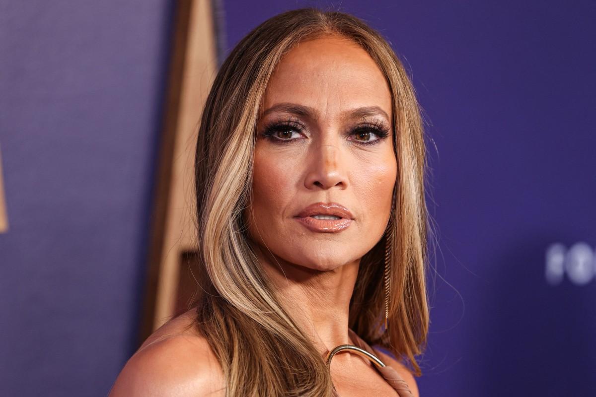 Jennifer Lopez allegedly viewed Brett Goldstein as a rebound after her split from Ben Affleck.