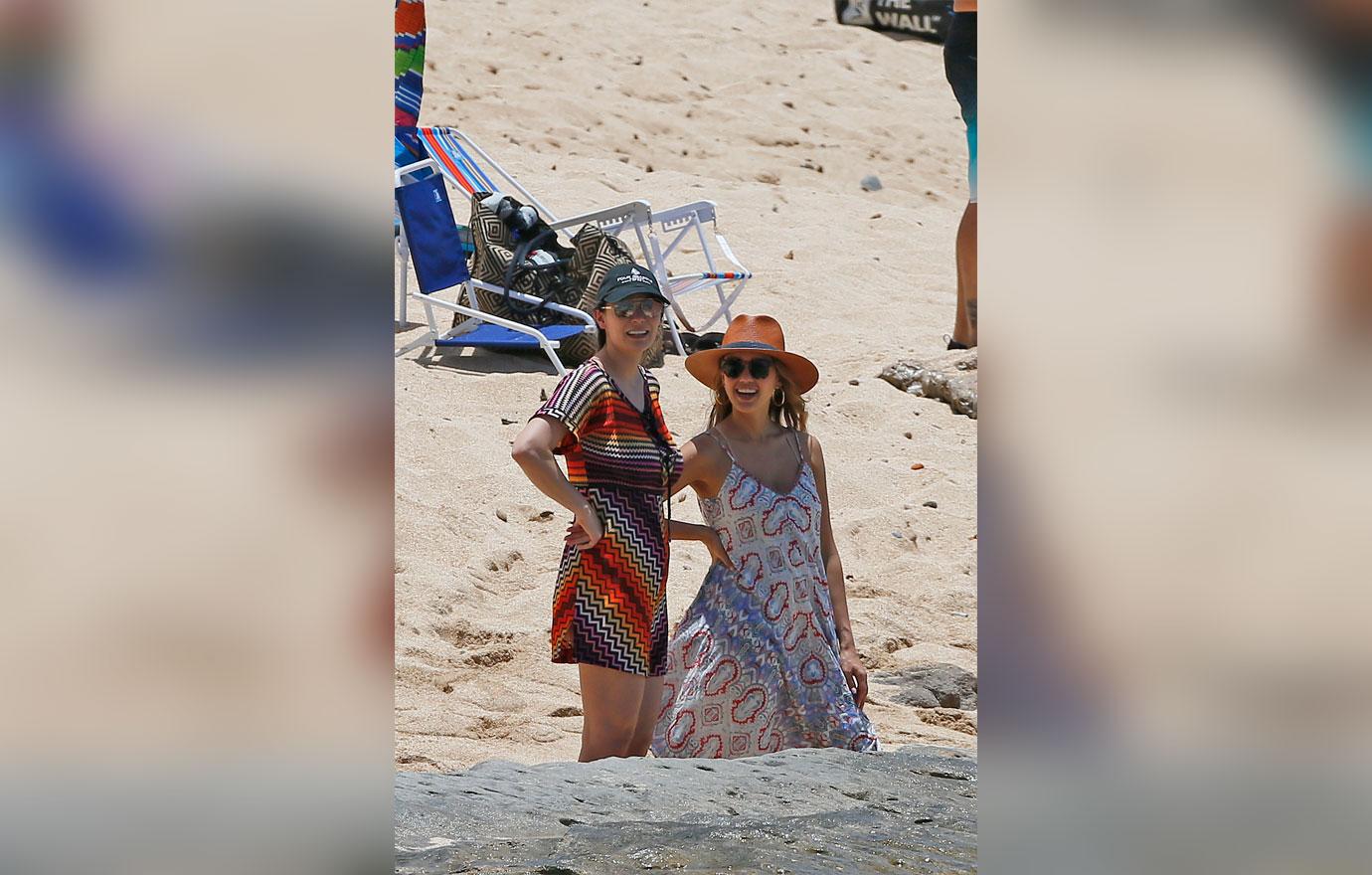 Jessica Alba Pregnant Baby Bump Beach