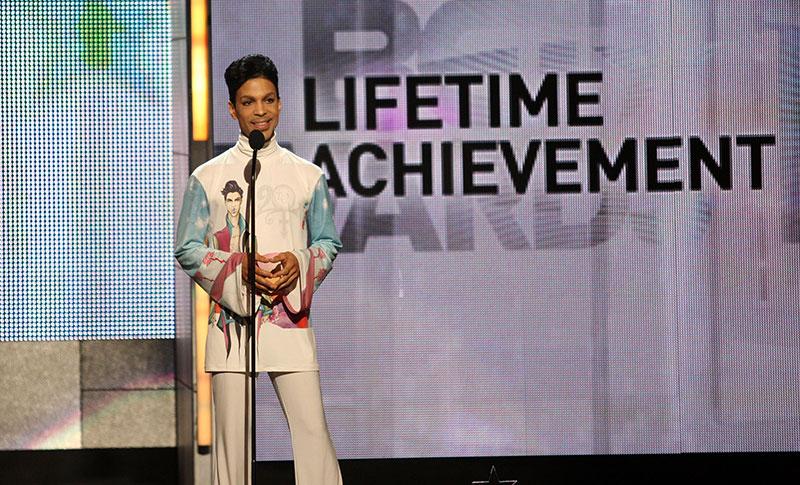 //prince dead purple rain singer photos