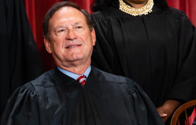 Supreme Court Justice Samuel Alito Secretly Accepted Luxury Trip From ...