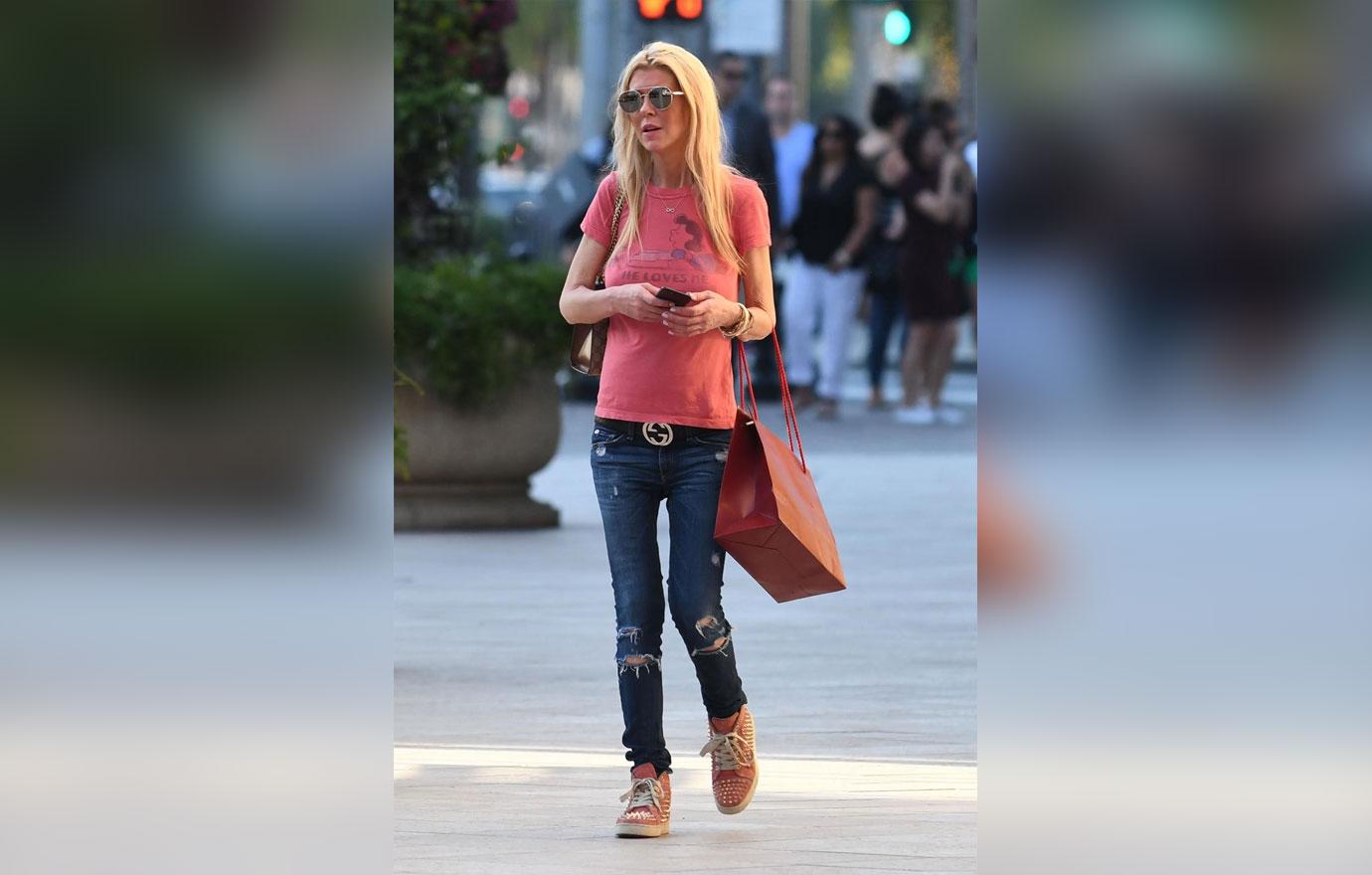 Tara Reid Looks Like Hot Mess Jewelry Shopping