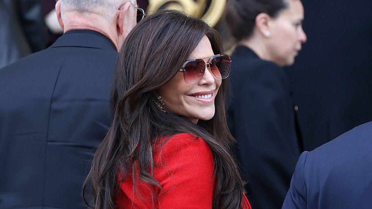 Social media users compared Lauren Sánchez to a 'chameleon' changing its appearance.